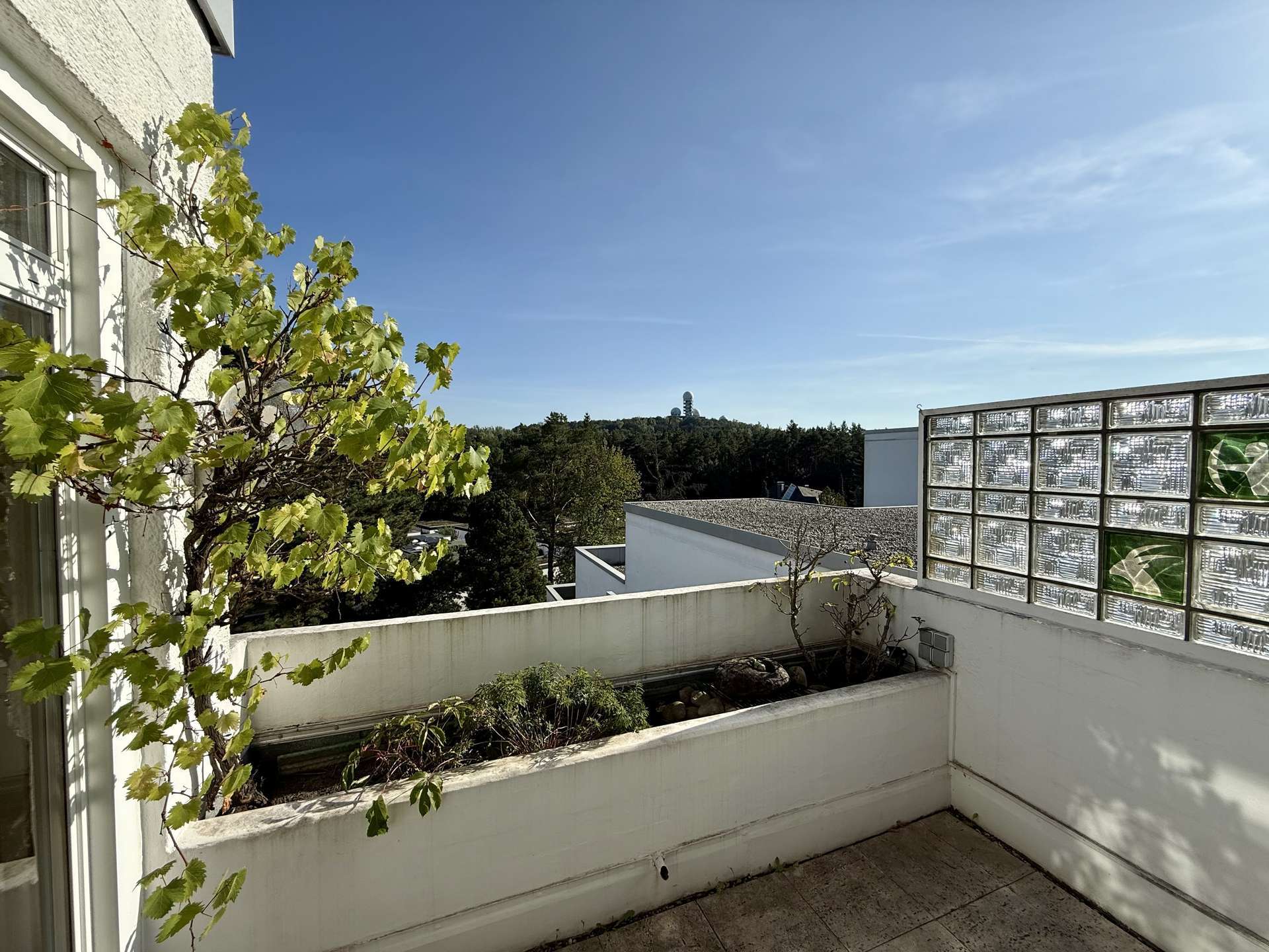 Helle 3,5-Zimmer-Endetage in Berlin-Westend mit zwei Schlafzimmern, zwei Balkonen, Garage und Keller, Berlin – Bild 2