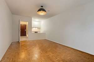 IDEAL FÜR EIGENNUTZER & KAPITALANLEGER: Helle 1-Zimmer-Wohnung mit sonnigem Balkon & Tageslichtbad – Die vollständige Adresse der Immobilie erhältst du vom Anbieter., 81375 Neuhadern, München – Vorschaubild 2