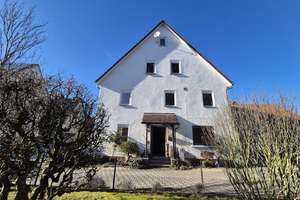 Charmante Doppelhaushälfte mit 8 Zimmern, Garten und Doppelgarage im Herzen Holzgerlingens – Tübingerstr. 79/1, 71088 Holzgerlingen – Vorschaubild 4