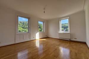 Wohnen im Grünen – Helle Wohnung mit Wintergarten und traumhafter Aussicht+EBK