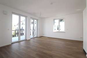 Großzügige 2 Zimmer mit EBK und Balkon in ruhiger Seitenstraße!
