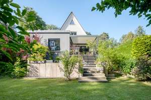 Exklusives Einfamilienhaus mit traumhaftem Garten und außergewöhnlichem Ambiente