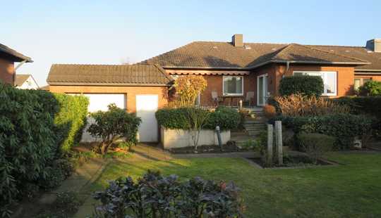 Bild von Sehr gepflegte Doppelhaushälfte im Bungalowstil mit Hausgarage,
Garage und schönem Garten
in Oster