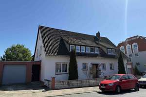 Exklusiv bei KARSTEN IMMOBILIEN: Mehrfamilienhaus in attraktiver Lage von Sarstedt – Die vollständige Adresse der Immobilie erhältst du vom Anbieter., 31157 Sarstedt – Vorschaubild 2
