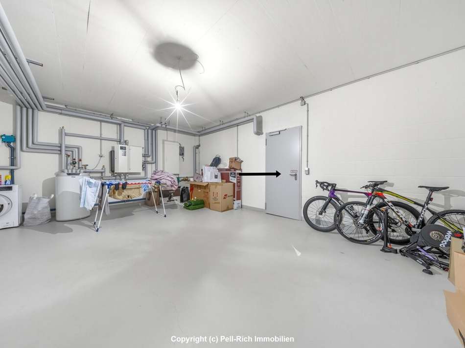 Untergeschoss/Keller mit Zugan