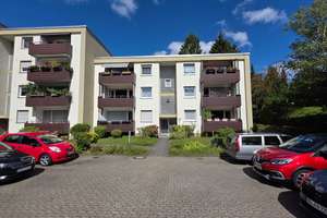 Familienwohnung. Vier Zimmer. Am Klinikum. Gepflegt, aber anpassungsbedürftig. – 42653 Gräfrath, Solingen – Vorschaubild 2