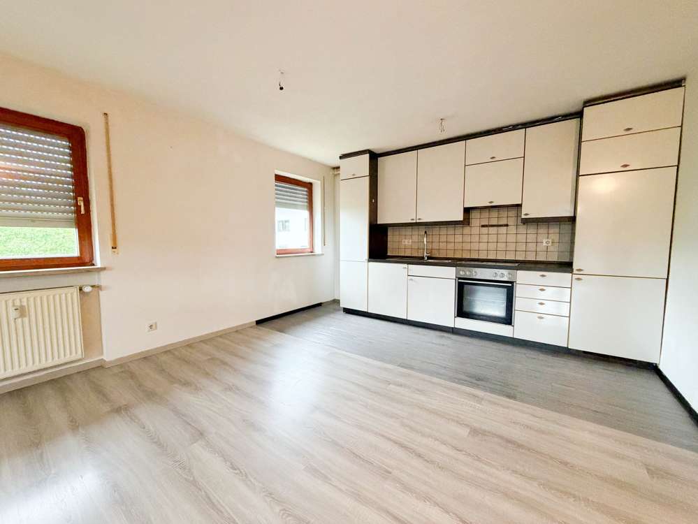 Immobilie in Itzgrund - Helle 3-Zimmer-Maisonettewohnung mit Balkon, Weitblick & Garage in gepflegtem Mehrfamilienhaus - Bild 1