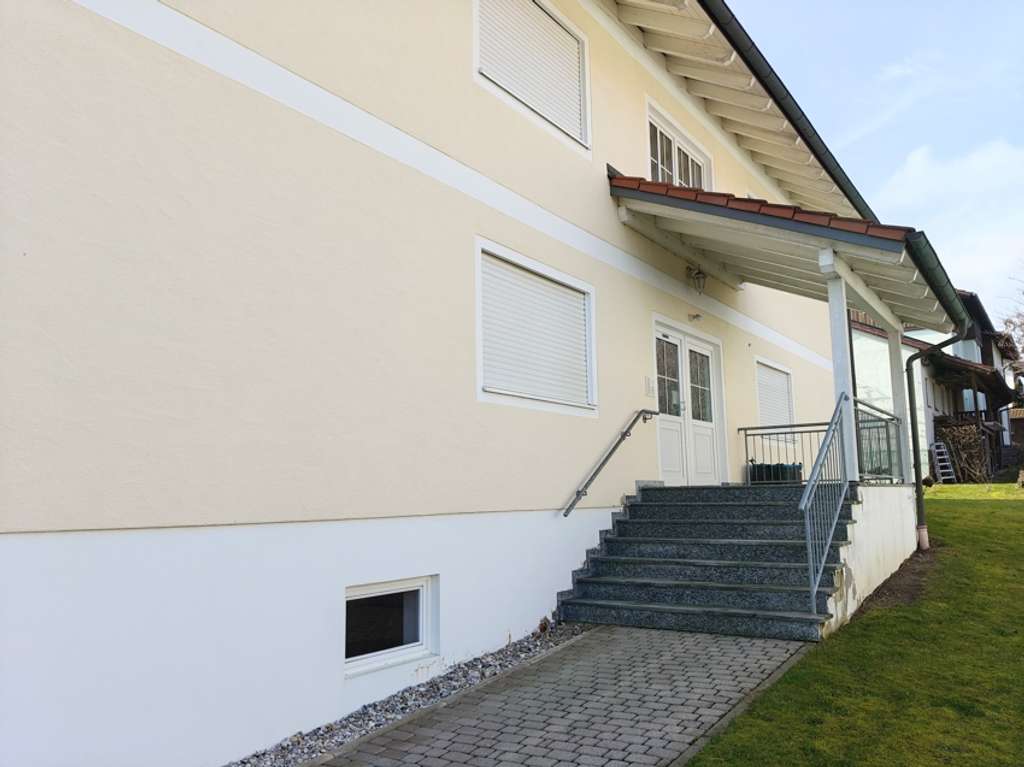 Immobilie in Bad Birnbach - geschickt aufgeteilte 2-Zimmer-Eigentumswohnung mit zwei sonnigen Balkonen u. Tiefgaragenstellplatz - Bild 2