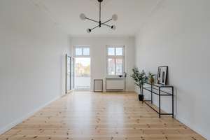 Modernisierter Altbau mit Balkon und Fahrstuhl – Elbestraße 36, 12045 Neukölln (Ortsteil), Berlin – Vorschaubild 1