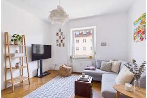 CHARMANTE 2-ZIMMER-WOHNUNG MIT WOHNKÜCHE
IM BEGEHRTEN MÜNCHEN-SCHWABING – Die vollständige Adresse der Immobilie erhältst du vom Anbieter., 80803 Am Luitpoldpark, München – Vorschaubild 1