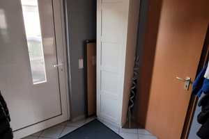 Diese Doppelhaushälfte wird mit Einbauküche und einem 5,50 m Schrank vermietet. – Duisburg – Vorschaubild 5
