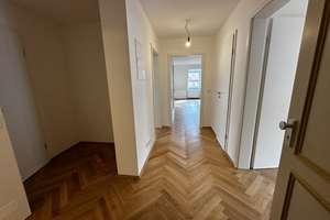 Schwabing * erst 2024 komplett neu saniert * Dachgeschoss-Wohnung * 4 Zi. * ca. 106 m² – Konradstr. 10a, 80801 Neuschwabing, München – Vorschaubild 2