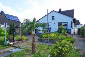 Charmantes Einfamilienhaus mit großem Garten, ideal für eine kleine Familie! – Leverkusen – Vorschaubild 1