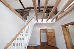 Elegante Dachgeschoss-Galeriewohnung am Nockherberg mit neuer Einbauküche – Tegernseer Landstraße 10, 81541 München – Vorschaubild 1