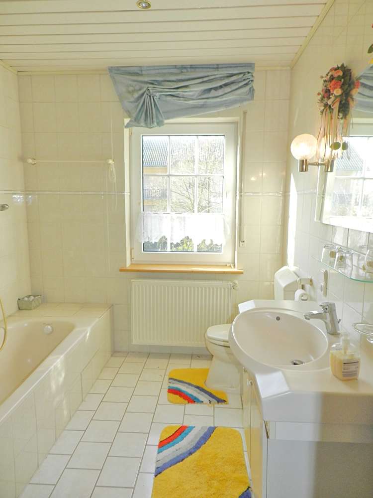 Immobilie in Traben-Trarbach - Traben-Trarbach: Solides Zweifamilienhaus mit Garage in sonniger, hochwasserfreier Ortsrandlage! - Bild 2