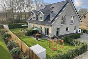 Erstbezug direkt am Wangermeer – moderne Neubau-Doppelhaushälfte mit Garten, Seelage & A+ Effizienz – Die vollständige Adresse der Immobilie erhältst du vom Anbieter., 26434 Wangerland – Vorschaubild 1