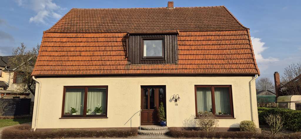 Immobilie in Ottersberg - Großzügiges Einfamilienhaus mit Nebengebäude und liebevoll angelegtem Garten zu verkaufen - Bild 1