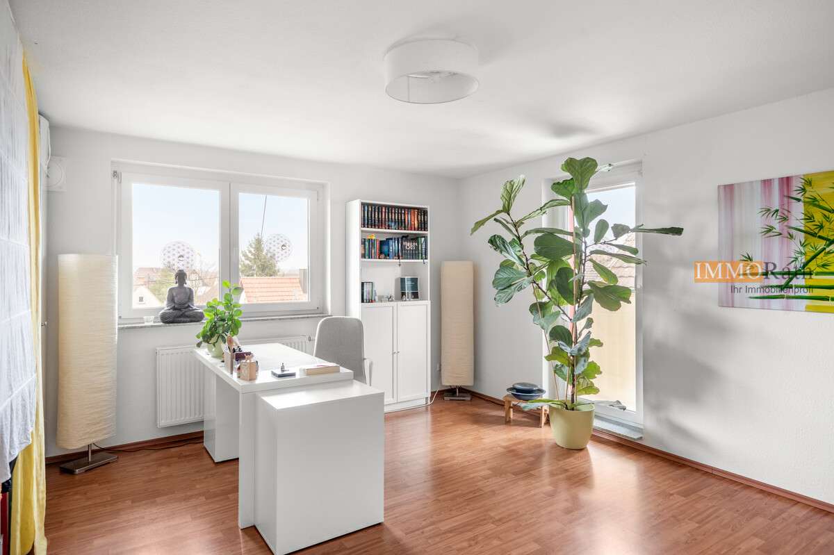 Immobilie in Staufen im Breisgau - IMMORath.de - Wohnung im Obergeschoss mit Balkon und Stellplatz - Bild 1