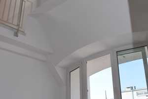 Architektonisch reizvolle Stadtwohnung - mit Balkon, Einbauküche und viel Platz - sofort frei – Reutlingen (Kreis) – Vorschaubild 3