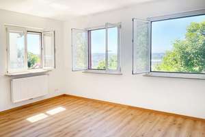 Erstbezug nach Sanierung! Schöne 3 Zimmer-Wohnung mit Einbauküche und tollem Fernblick