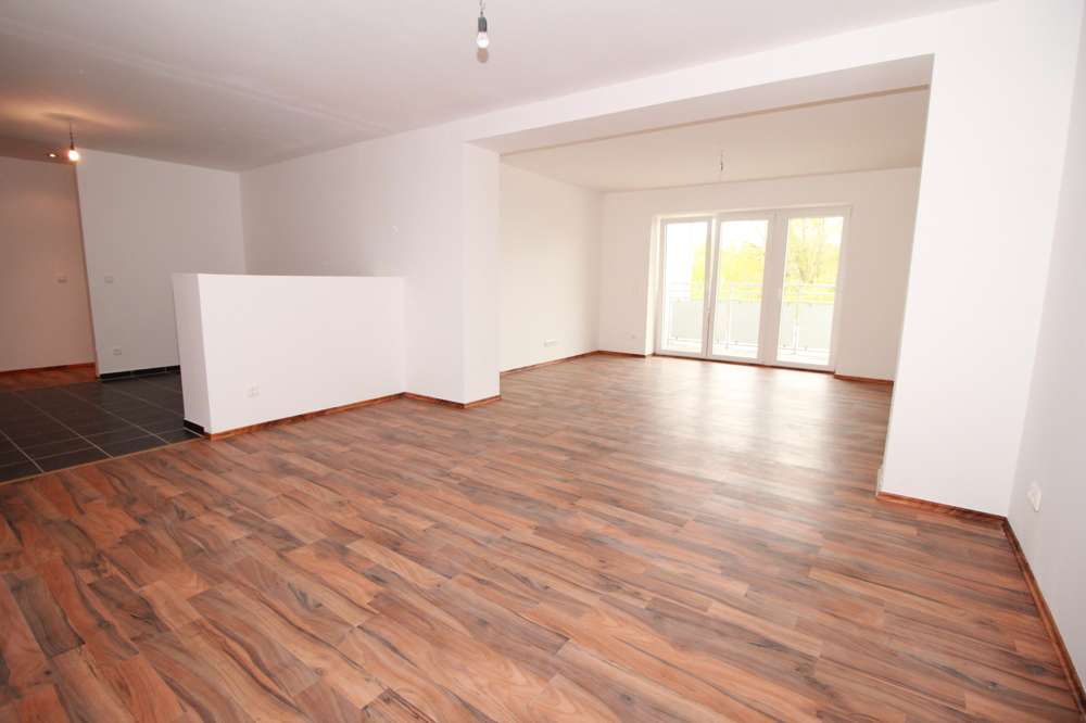 Immobilie in Werder (Havel) - SüdWest Balkon, Fußbodenheizung, Bad mit Wa&Du, Gäste WC, 2 Garagen! - Bild 0