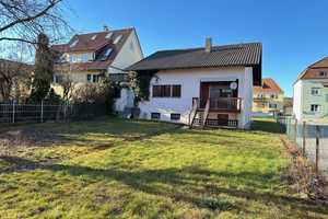 Bungalow m. ausbaufähigem Dachgeschoß (2. Whg.) mit 1.200 m2 Grundstück evtl. weit. Bebauung möglich – Deggendorf (Kreis) – Vorschaubild 1