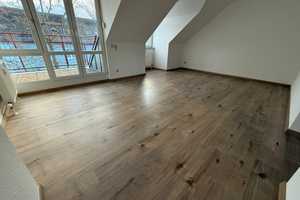Aufzug - Südbalkon - modernes Laminat - EBK - Tiefgaragenstellplatz!! – Fichtestraße 53, 9126 Chemnitz – Vorschaubild 2