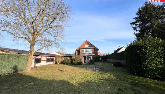 Bild von TOP-PREIS! Zweifamilienhaus mit traumhaften Grundstück in Top-Lage