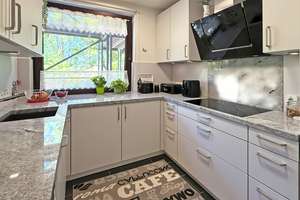 Großzügige 4-Zimmer-Wohnung mit Loggia, modernisiertem Duschbad und Tiefgaragenstellplatz – Wentzel  – Die vollständige Adresse der Immobilie erhältst du vom Anbieter., 22926 Ahrensburg – Vorschaubild 8