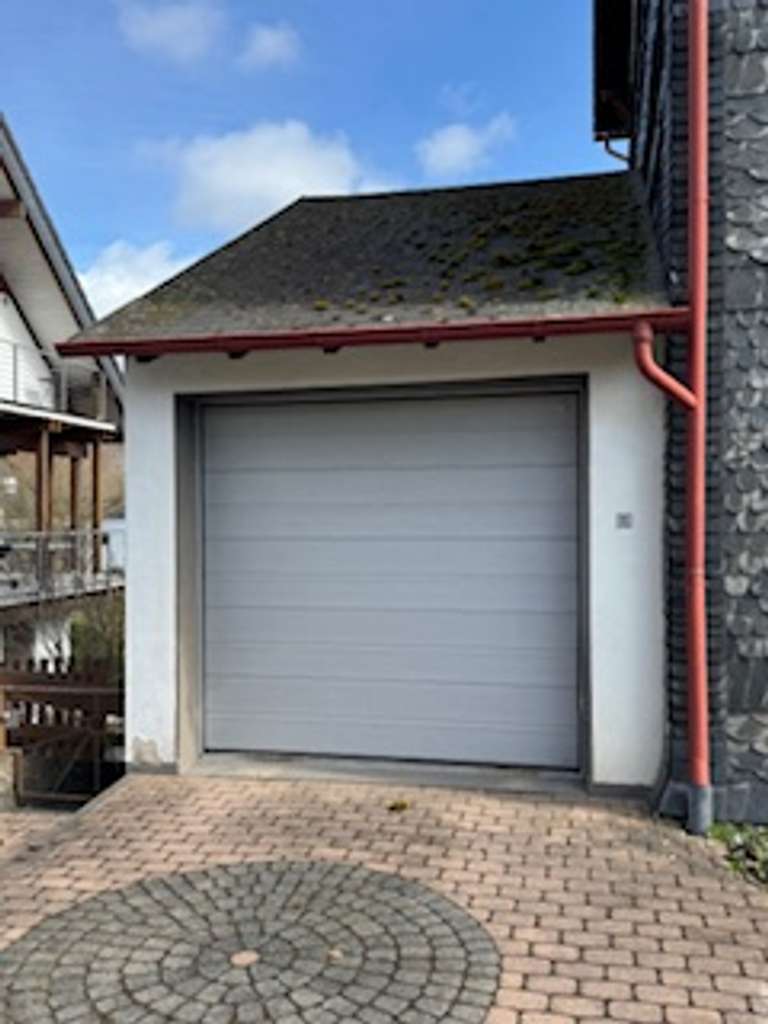 Immobilie in Wilnsdorf - Wilnsdorf Oberdielfen, solide DHH ca. 100m² Wfl, Keller, Garage in guter Lage - Bild 1