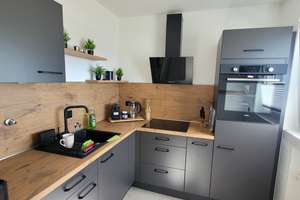 Lebendiger Alltag in Kettwig: 2-Zimmer-Wohnung mit Balkon-vollmöbliert! – Erftstrasse 1, 45219 Kettwig, Essen – Vorschaubild 2