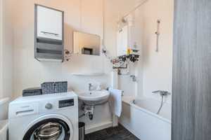 Willkommen in Ihrem neuen Zuhause! Schöne 3,5 Zimmer Wohnung umgeben von den malerischen Weinbergen! – Raichbergstraße 11, 70329 Stuttgart – Vorschaubild 9