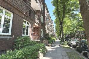 Schöne 2 Zi.-Whg. mit Vollbad, Wohnküche mit EBK und Minibalkon