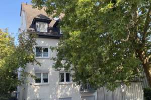 "ENTDECKE DIE MÖGLICHKEITEN !" Interessantes kleines Mehrfamilienhaus auf Erbpachtgrundstück! – Die vollständige Adresse der Immobilie erhältst du vom Anbieter., 60529 Schwanheim, Frankfurt am Main – Vorschaubild 1