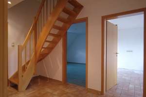 Vollständig renovierte Dachgeschosswohnung mit dreieinhalb Zimmern und Balkon in Oberhausen Zentrum – Die vollständige Adresse der Immobilie erhältst du vom Anbieter., 46045 Altstadt-Süd, Oberhausen – Vorschaubild 2
