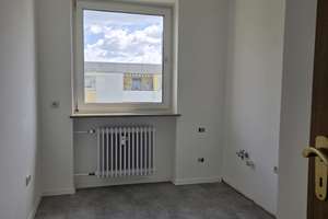 Ruhig mit Parkblick in Feldmoching! 3 Zimmer, renoviert, bezugsfrei, Balkon, ohne Provision – Gustav-Schiefer-Straße 26, 80995 Lerchenau-West, München – Vorschaubild 15
