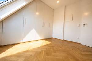 Historischer Charme trifft Loft-Flair: 3-Zimmer-Dachgeschoss mit hohen Decken, Balkon & Sichtbalken – 50937 Sülz, Köln – Vorschaubild 9