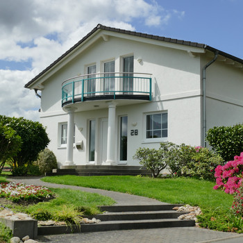 Helles Einfamilienhaus mit Schlossblick in ruhiger Lage