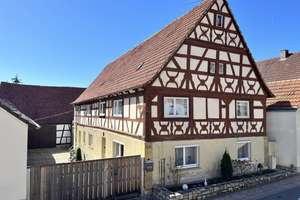 Unikat in Wülfingen bei Haßfurt! Sonnig gelegenes Fachwerkhaus mit mehreren Nebengebäuden u. herr – Die vollständige Adresse der Immobilie erhältst du vom Anbieter., 97437 Haßfurt – Vorschaubild 1