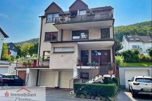 Freistehendes 2-Familienhaus mit 3 Pkw-Garagen in familienfreundlicher Lage von Hagen-Westerbauer