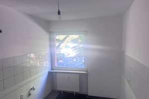 Sehr geräumige renovierte 4 Zimmer Wohnung mit Balkon in Duisburg zu vermieten – Salzmannstr. 8, 47167 Neumühl, Duisburg – Vorschaubild 11