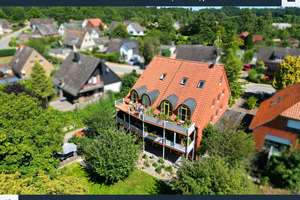 Ihre sorgenfreie Zukunft! Durchgehend renoviertes Mehrfamilienhaus mit 5 WE in Ostseenähe in Süsel – Die vollständige Adresse der Immobilie erhältst du vom Anbieter., 23701 Süsel – Vorschaubild 1