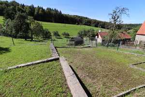 Wohnhaus mit großzügigem Platzangebot, zwei Garagen und wunderschönem Ausblick! – Reutlingen (Kreis) – Vorschaubild 1