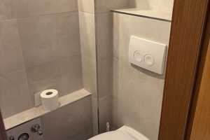 Wohngemeinschaft in Reutlingen 4Zimmer 2 Bäder, Küche, WC in Gemeinsamer Nutzung. – Emilienweg 16, 72760 Reutlingen (Kreis) – Vorschaubild 2