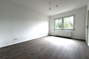 ++ Lichtdurchflutetes Wohnglück: Moderne 2-Zimmer-Wohnung mit Wohlfühl-Balkon in Remscheid ++ – Menninghauser Str. 54, 42859 Zentralpunkt, Remscheid – Vorschaubild 4