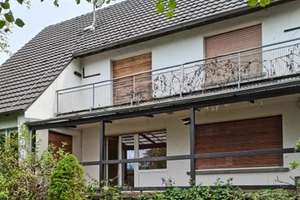 Für Familien: Ehemaliges Pfarrhaus in bevorzugter Höhenlage von Königswinter-Oberpleis zu vermieten – Ittenbacher Straße 35, 53639 Königswinter – Vorschaubild 1