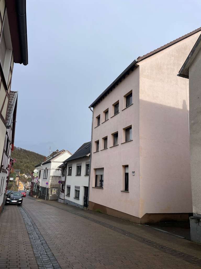 Immobilie in Bad Breisig - Attraktive Kapitalanlage mit großem Entwicklungspotenzial in zentrumsnaher Lage von Bad Breisig - Bild 1