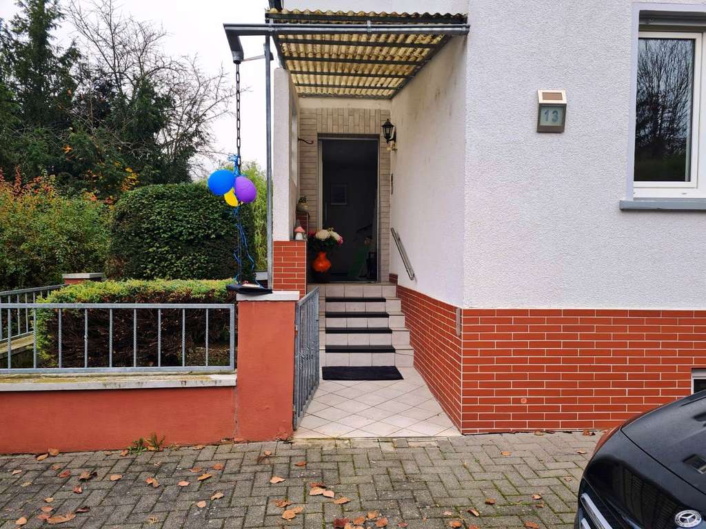 Immobilie in Bad Nauheim - Geräumiges 10-Zimmer Haus in Bad Nauheim mit großem Garten - Bild 0