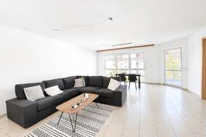 Erstklassige Drei-Zimmer-Wohnung mit Balkon in ruhiger, zentraler Lage – 60388 Bergen-Enkheim, Frankfurt am Main – Vorschaubild 2
