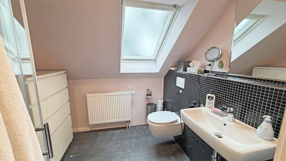 Immobilie in Hünxe - Großzügiges, freistehendes Einfamilienhaus mit Geschichte – mitten im Herzen von Krudenburg - Bild 2